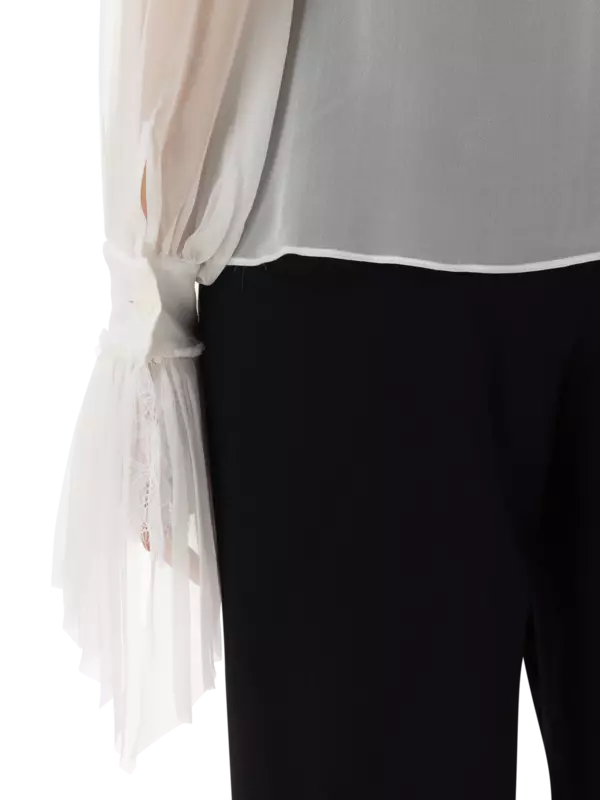 بلوزة من الشيفون بأكمام طويلة ورقبة مكشكشة