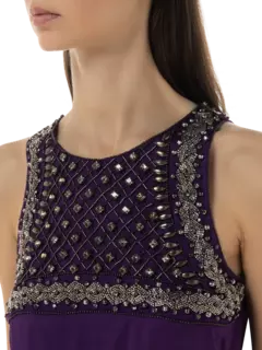 بلوزة بدون أكمام من الساتان مزينة بالخرز