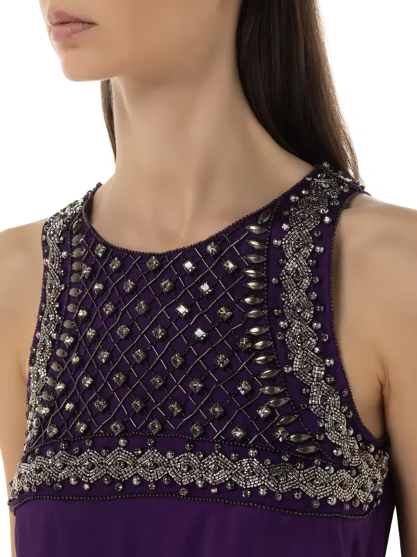 بلوزة بدون أكمام من الساتان مزينة بالخرز