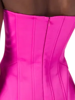 فستان قصير من الساتان بحمالات