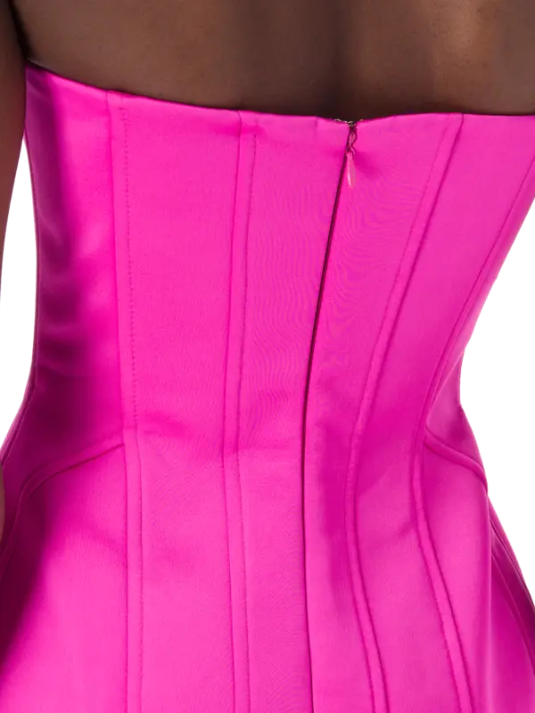 فستان قصير من الساتان بحمالات