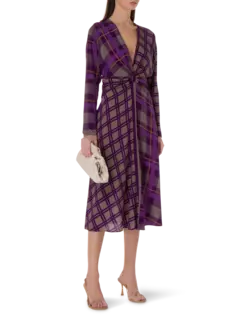 فستان متوسط الطول بأكمام طويلة مزين بطبعة