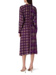 فستان متوسط الطول بأكمام طويلة مزين بطبعة