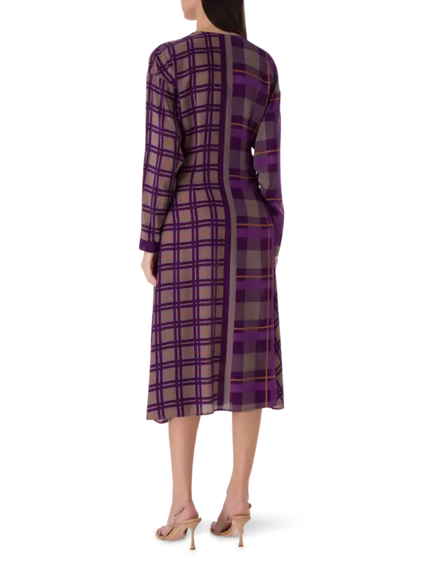 فستان متوسط الطول بأكمام طويلة مزين بطبعة