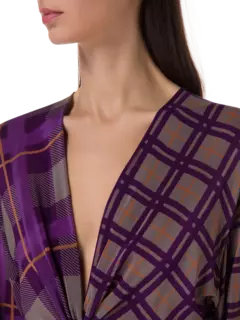 فستان متوسط الطول بأكمام طويلة مزين بطبعة