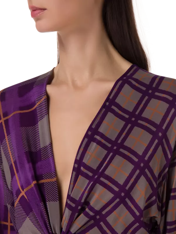 فستان متوسط الطول بأكمام طويلة مزين بطبعة