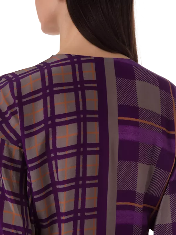 فستان متوسط الطول بأكمام طويلة مزين بطبعة