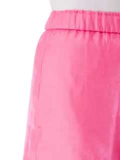 شورت مبطن من النايلون اللامع