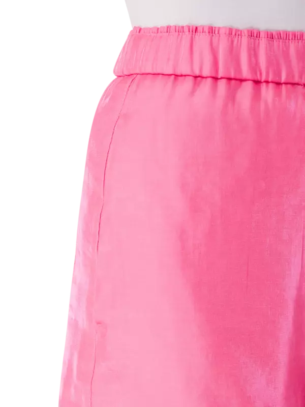 شورت مبطن من النايلون اللامع