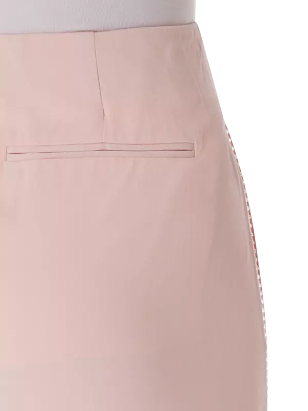 بنطال بأرجل مستقيمة مزين بأحجار الراين