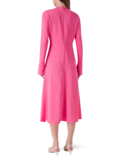 فستان متوسط الطول بأكمام طويلة وتصميم ضيق من أعلى وواسع من أسفل