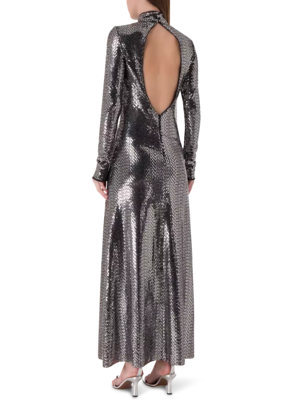 فستان طويل برقبة عالية مزين بالترتر