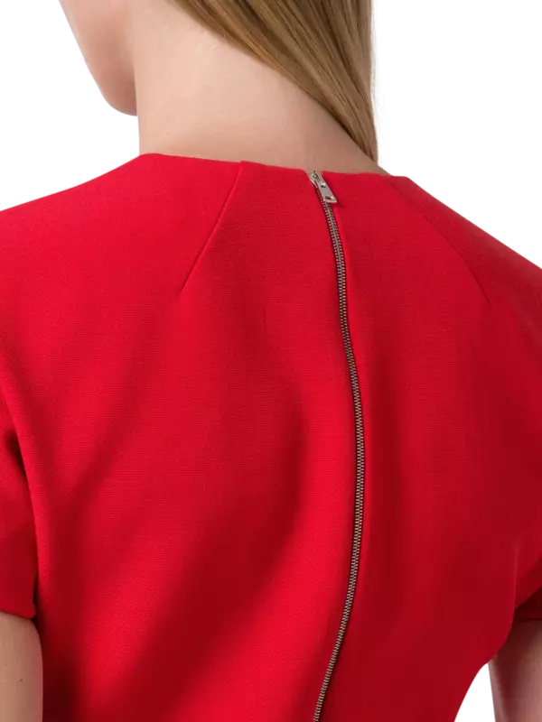 فستان بقصة ضيقة بنمط قميص