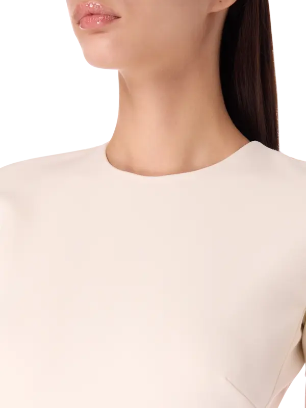 فستان بقصة ضيقة بنمط تيشرت