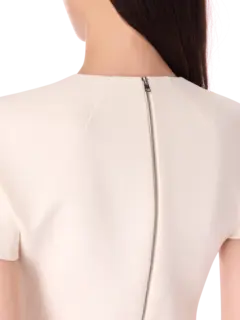 فستان بقصة ضيقة بنمط تيشرت