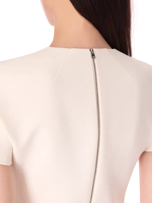 فستان بقصة ضيقة بنمط تيشرت