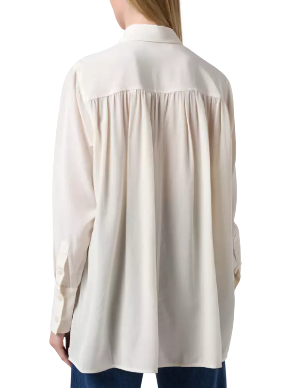 قميص بصدر متباين