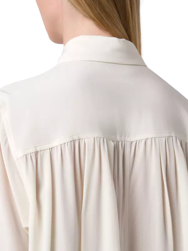 قميص بصدر متباين