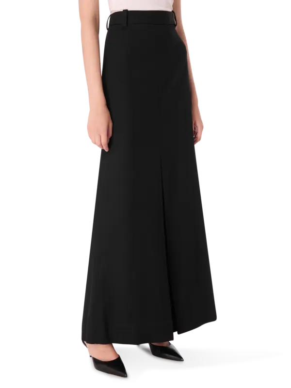 تنورة طويلة بكسرات عريضة