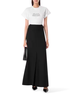 تنورة طويلة بكسرات عريضة