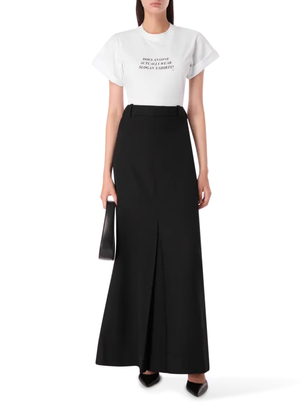 تنورة طويلة بكسرات عريضة