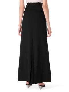 تنورة طويلة بكسرات عريضة