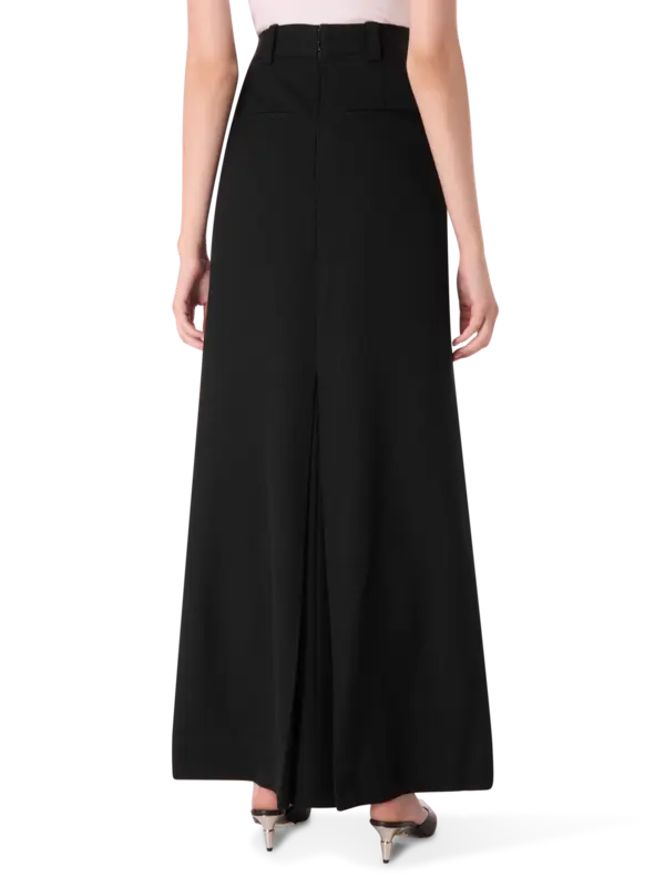 تنورة طويلة بكسرات عريضة