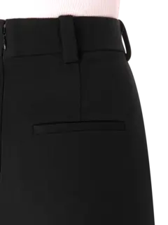 تنورة طويلة بكسرات عريضة