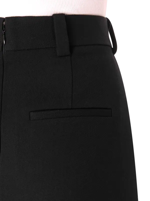 تنورة طويلة بكسرات عريضة