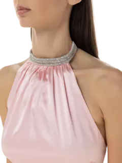 بلوزة كايا بحمالة حول العنق مزينة بالكريستال