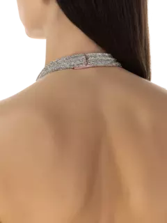 بلوزة كايا بحمالة حول العنق مزينة بالكريستال