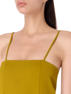 فستان قابل للتمدد بدون حمالات من قماش الكريب كادي