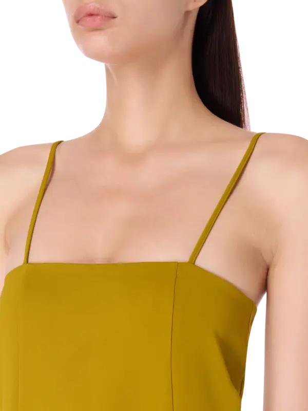 فستان قابل للتمدد بدون حمالات من قماش الكريب كادي