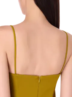 فستان قابل للتمدد بدون حمالات من قماش الكريب كادي