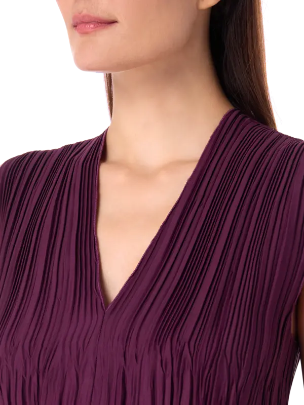 بلوزة بدون أكمام من الكريب بكسرات بليسيه