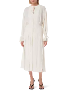 فستان حفلات من الحرير بأكمام طويلة وكسرات