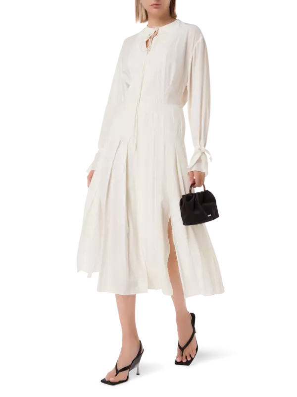 فستان حفلات من الحرير بأكمام طويلة وكسرات