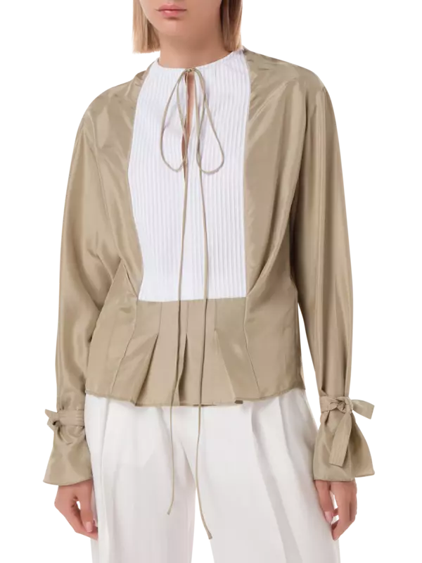 بلوزة من الحرير مزينة بكسرات