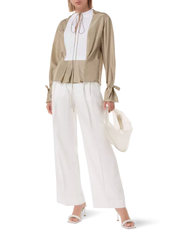 بلوزة من الحرير مزينة بكسرات