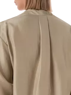 بلوزة من الحرير مزينة بكسرات