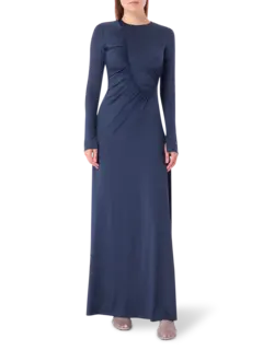 فستان طويل مزين بكشكشة