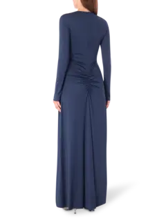 فستان طويل مزين بكشكشة