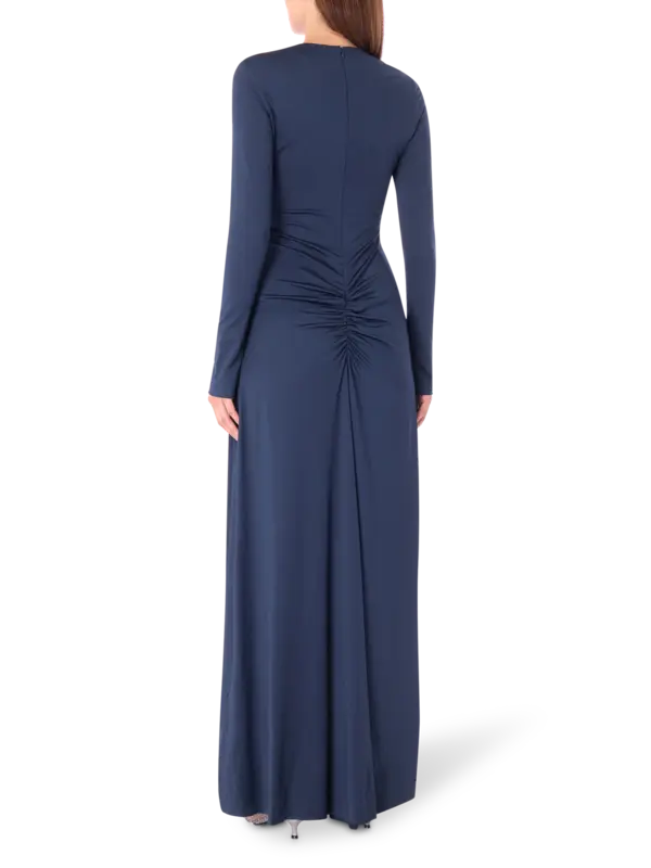 فستان طويل مزين بكشكشة