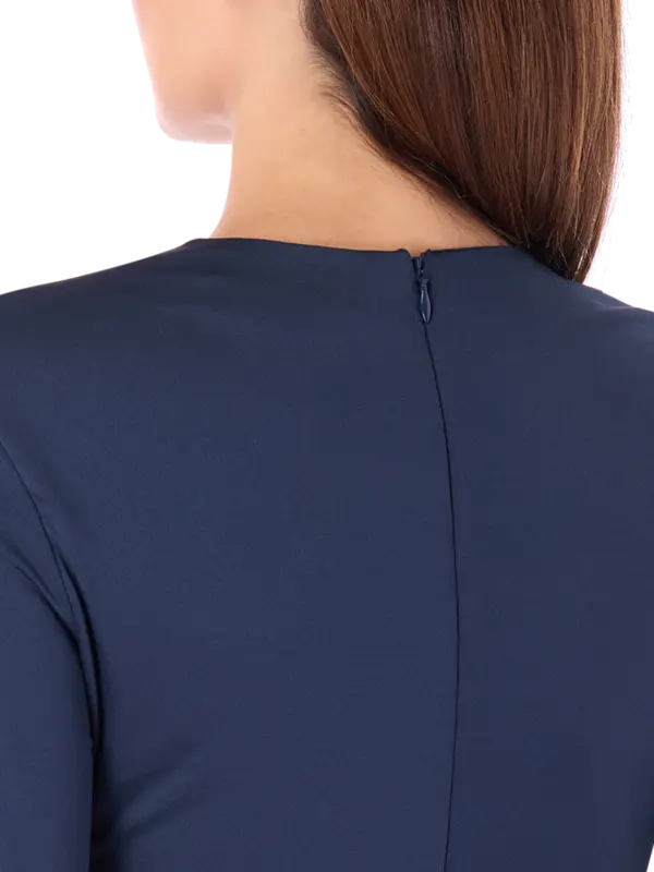 فستان طويل مزين بكشكشة