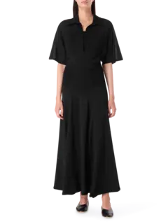 فستان طويل محبوك بتصميم ألواح