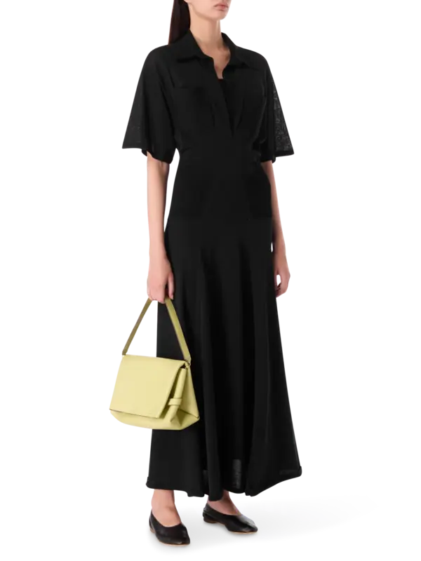 فستان طويل محبوك بتصميم ألواح