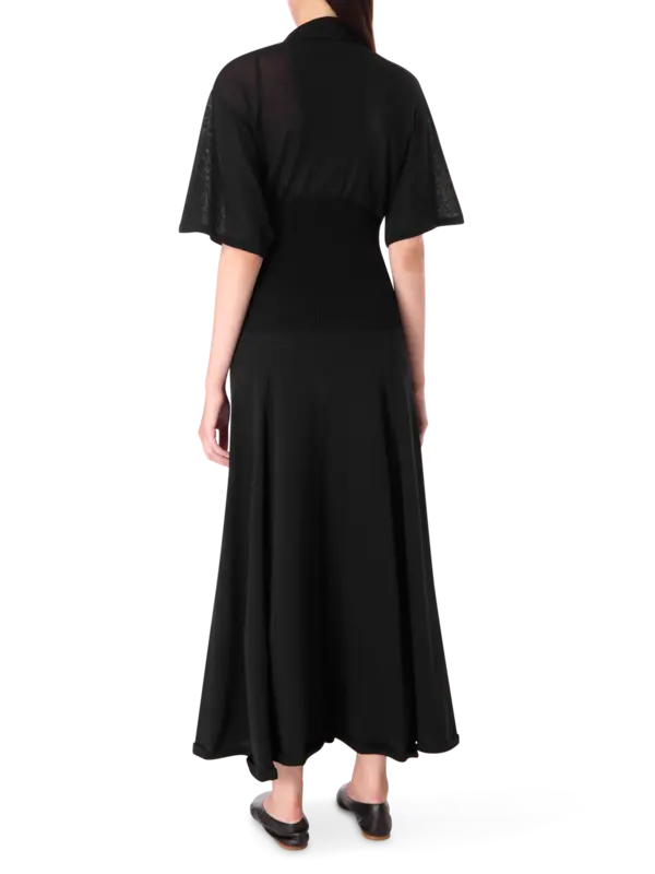 فستان طويل محبوك بتصميم ألواح