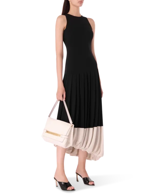 فستان متوسط الطول بدون أكمام وتفصيل حافة