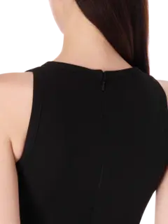 فستان متوسط الطول بدون أكمام وتفصيل حافة