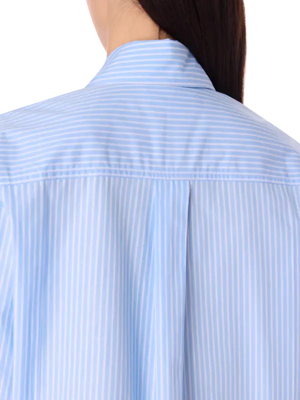 قميص قصير بأكمام طويلة